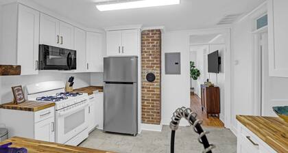 Charming 2-bedroom cottage in Historic Downtown Summerville