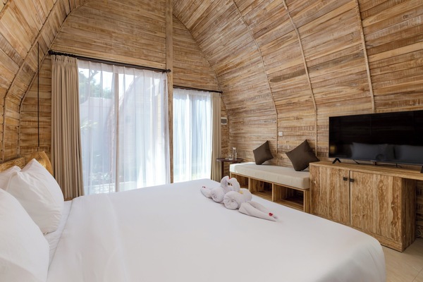 Egyptian cotton sheets, premium bedding, desk, laptop workspace