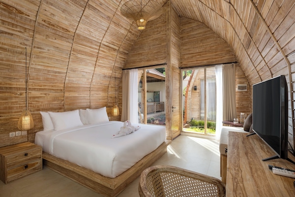 Deluxe Room, Non Smoking | Egyptian cotton sheets, premium bedding, desk, laptop workspace