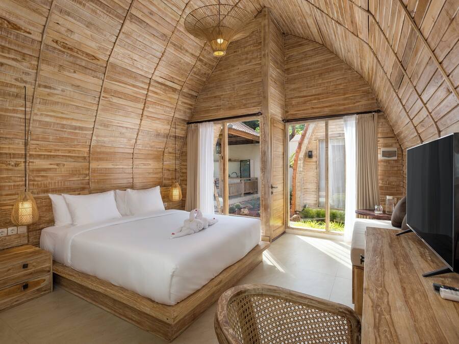 Deluxe Room, Non Smoking | Egyptian cotton sheets, premium bedding, desk, laptop workspace