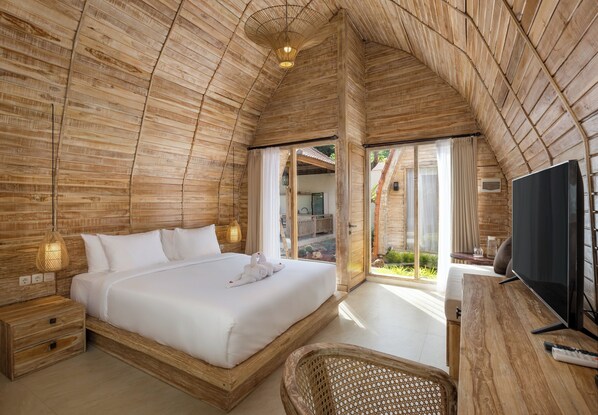 Deluxe Room, Non Smoking | Egyptian cotton sheets, premium bedding, desk, laptop workspace - omaneil (Pecatu)