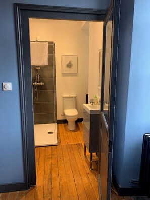 Bruser, håndklæder, Toiletpapir