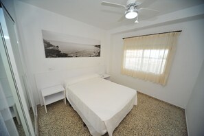 Iron/ironing board, free WiFi, bed sheets