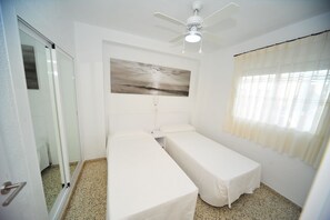 Iron/ironing board, free WiFi, bed sheets - ESTORIL BLOCK 3 PREMIUM (Benicàssim)
