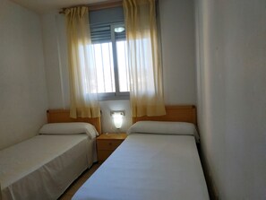 1 chambre, fer et planche à repasser, Wi-Fi gratuit, draps fournis