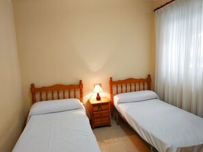 1 chambre, fer et planche à repasser, Wi-Fi gratuit, draps fournis