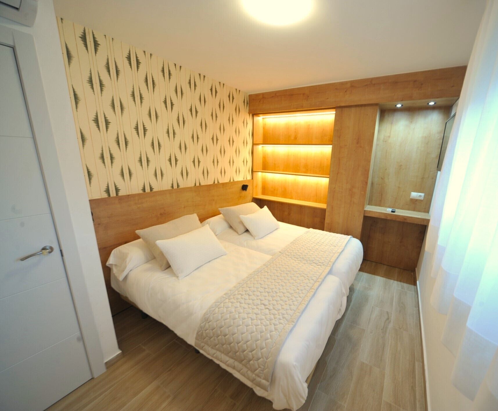 1 chambre, fer et planche à repasser, literie fournie