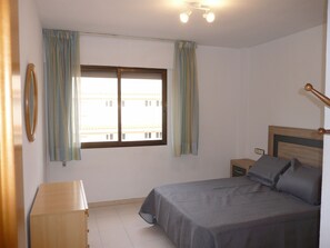 Iron/ironing board, bed sheets - UPPER SHORE (Alcoceber / Alcossebre)
