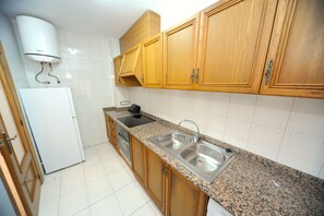 Frigorifero, microonde, forno, pentole/stoviglie/utensili