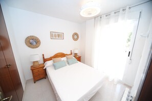 4 bedrooms, bed sheets - FISHERMEN LAKE VIEW (Peñiscola)