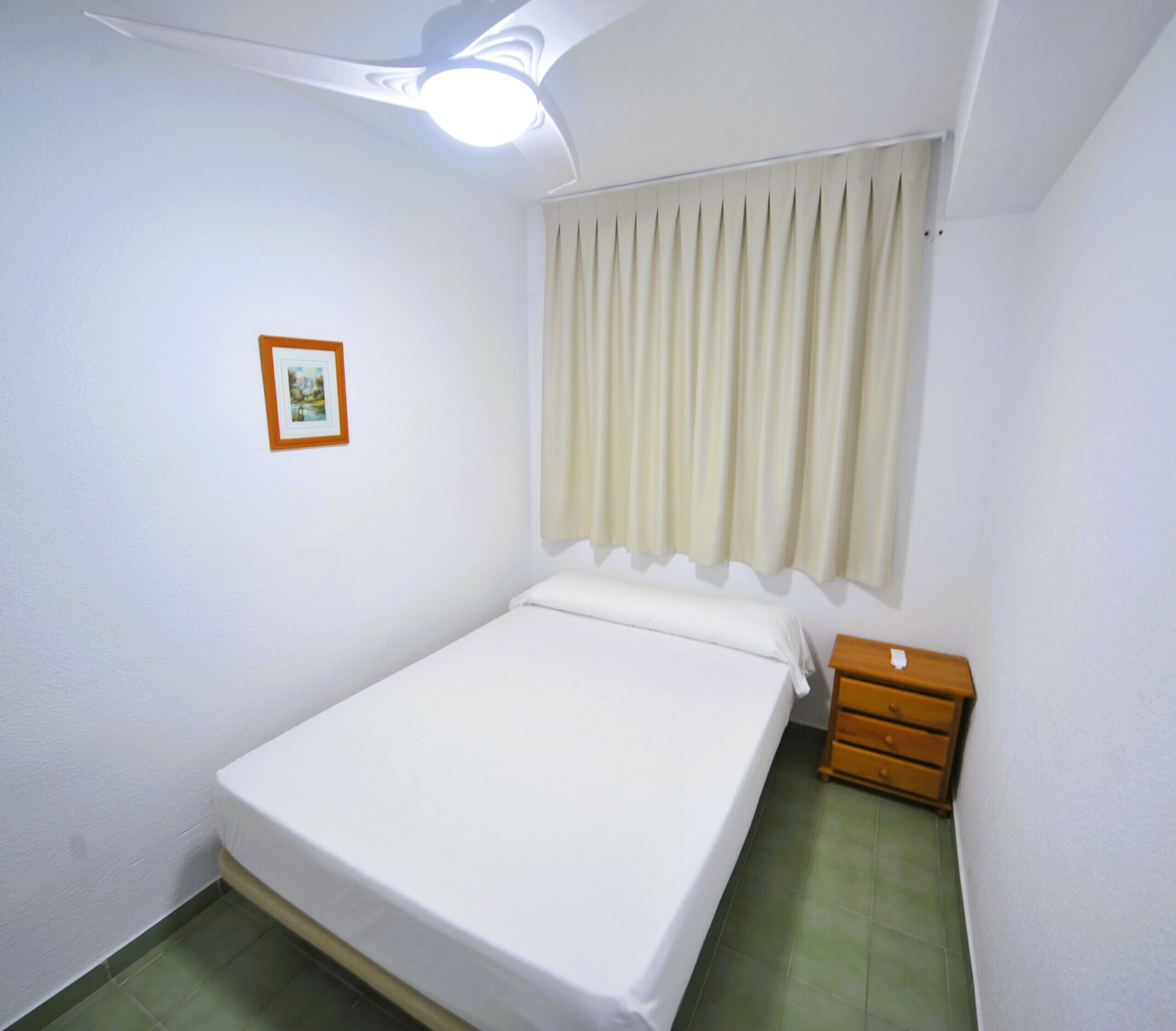 2 chambres, fer et planche à repasser, draps fournis