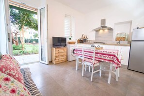 Fridge, oven, stovetop, cookware/dishes/utensils - Appartamento Casa NUNI (Lavagna)