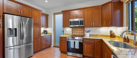 Fridge, microwave, stovetop, dishwasher