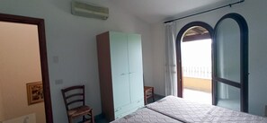 2 bedrooms, iron/ironing board, free WiFi - La Casa di Amalia - Two Bedroom Apartment, Sleeps 4 (Ponte)