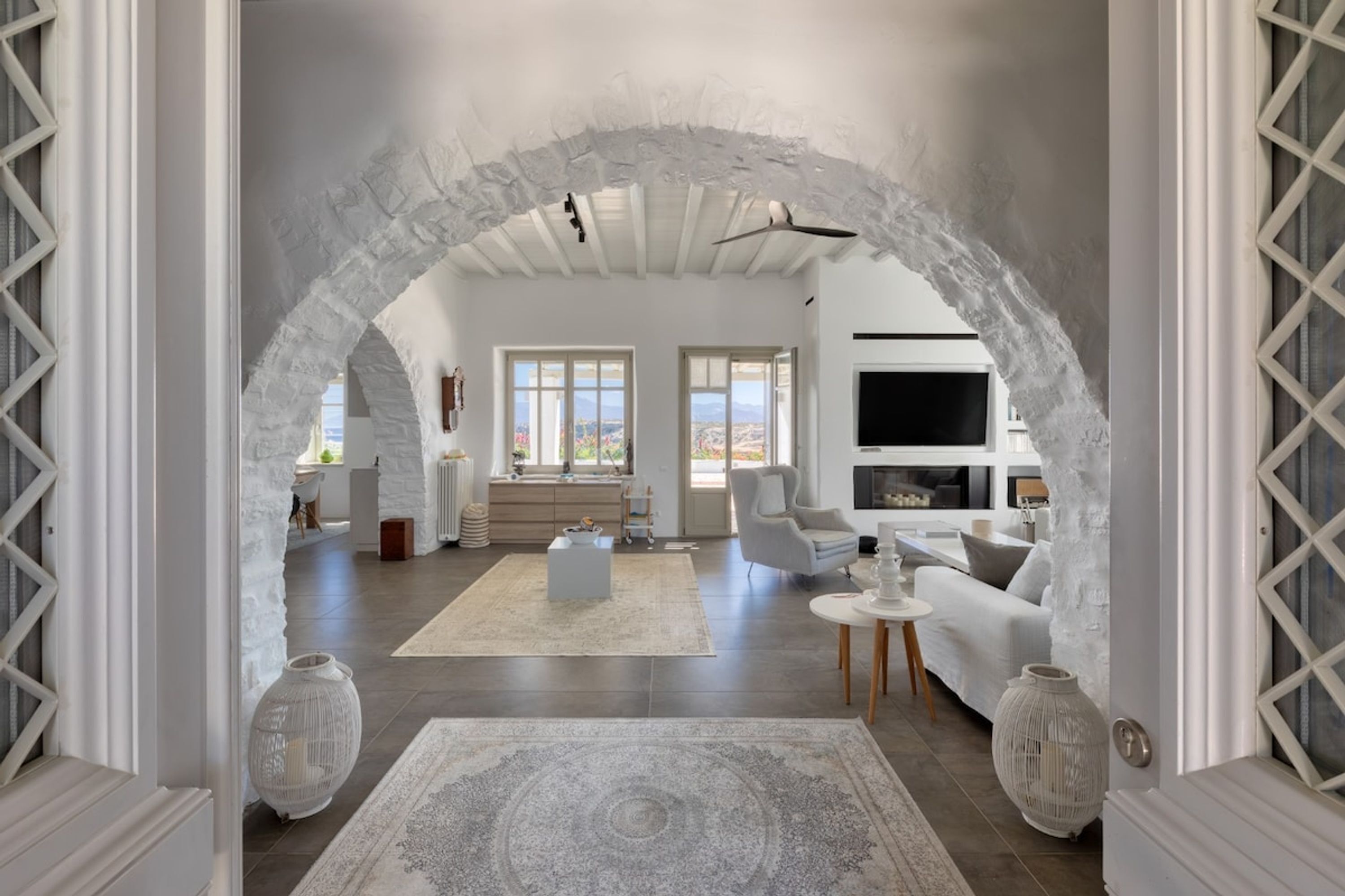 TV, fireplace, offices