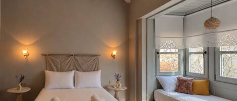Classic Twin Room | In-room safe, bed sheets