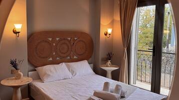 Comfort Room | In-room safe, bed sheets