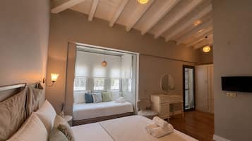 Classic Twin Room | In-room safe, bed sheets