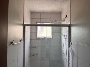 Comfort-Zimmer, Stadtblick | Badezimmer
