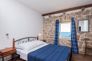 4 bedrooms, iron/ironing board, WiFi, bed sheets - Charming Seaside Villa in Podobuče, Pelješac Peninsula, Croatia (Podobuce)