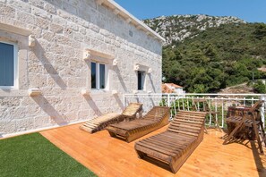 Terrace/patio - Charming Seaside Villa in Podobuče, Pelješac Peninsula, Croatia (Podobuce)