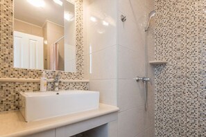 Hair dryer, towels