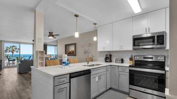 Condo, Multiple Beds (Destin on the Gulf 303) | Private kitchen | Oven, toaster