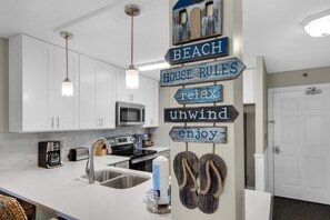 Lägenhet - flera sängar (Destin on the Gulf 303) | Eget kök | Ugn och brödrost