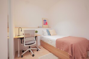Room - Discover your new home in the heart of the city! This charming 70 m² apartment, newly renovated, is perfect for those seeking comfort and modernity. (MADRID)
