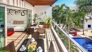 屋外ダイニングエリア