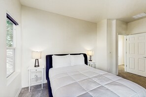 2 chambres, fer et planche à repasser, accès à Internet, literie fournie