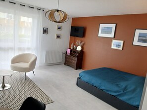 1 bedroom, iron/ironing board, free WiFi, bed sheets