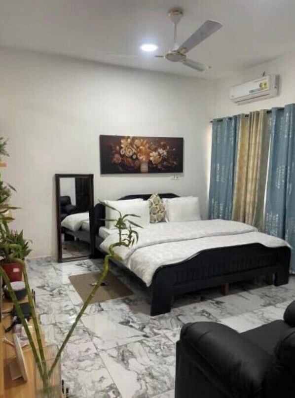 1 bedroom, iron/ironing board, WiFi, bed sheets