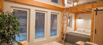 Charming B&B with WiFi, AC in serene Crescent City