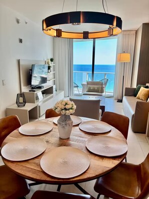 Interior - Enjoy a luxurious apartment on the beach! (Hollywood)