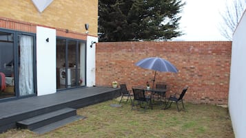 House | Outdoor dining