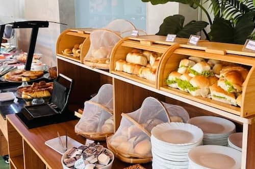 Studio familial, vue sur la piscine | Café et/ou machine à café