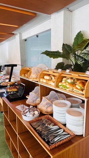 Family Studio, Pool View | Coffee and/or coffee maker - Malia Beach 302D (Ipojuca)