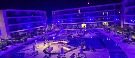 5 outdoor pools, open 6:00 AM to 10:00 PM, free cabanas, pool umbrellas
