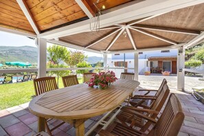 Outdoor dining - Villa Piccola Stella with attached annex and private pool (Sardegna)