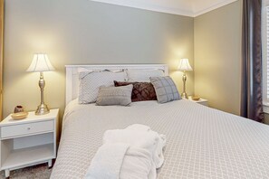 2 多间卧室、熨斗/熨衣板、上网接入、床单