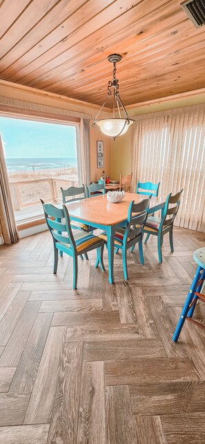 Dining - Charming 3-bedroom house beachside in Fernandina Beach (Fernandina Beach)