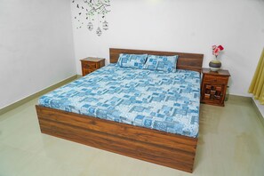 7 bedrooms, desk, iron/ironing board, WiFi