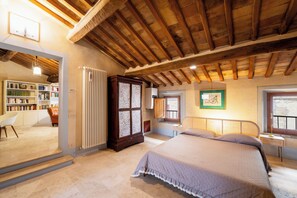 3 bedrooms, iron/ironing board, travel crib, WiFi