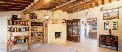 3 slaapkamers, een strijkplank/strijkijzer, reisbedje, wifi