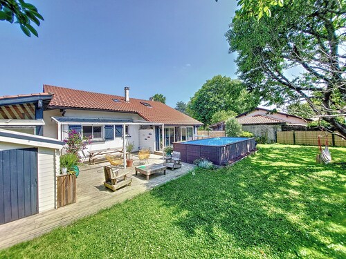 LARGE FAMILY HOME WITH POOL - 10 MIN FROM THE BEACHES OF BIARRITZ AND ANGLET