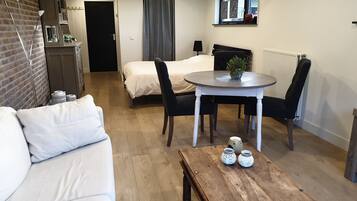 1 Schlafzimmer, BĂŒgeleisen/BĂŒgelbrett, kostenloses WLAN, BettwĂ€sche