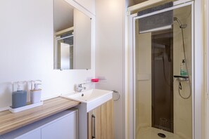 Douche, sèche-cheveux