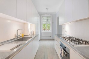 Kühlschrank, Ofen, Herdplatte, Geschirrspüler