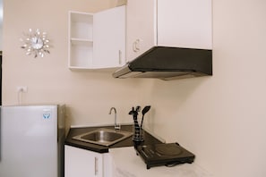 Condo, 1 Bedroom, Patio, Garden View | Private kitchen